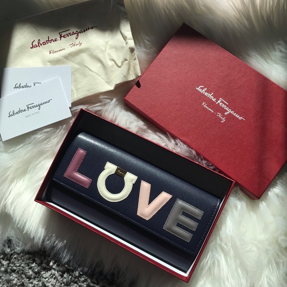 AUTHENTIC SALVATORE FERRAGAMO WALLET - Picture 1 of 4